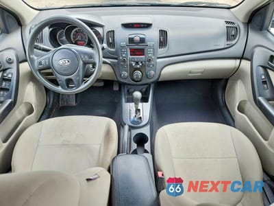 Zdjęcie 8 z 13 samochodu: 2010 KIA FORTE EX VIN:KNAFU4A2XA5063954 - miniatura