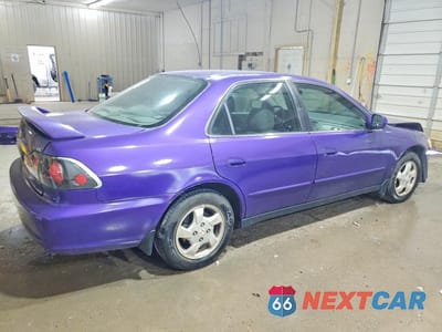 Trzecie zdjęcie samochodu z tyłu: 1999 HONDA ACCORD EX VIN:1HGCG5654XA108250 - miniatura