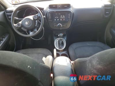Zdjęcie 8 z 12 samochodu: 2018 KIA SOUL + VIN:KNDJP3A59J7610726 - miniatura