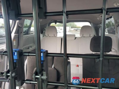 Zdjęcie 10 z 13 samochodu: 2016 TOYOTA SIENNA LE VIN:5TDKK3DC9GS760959 - miniatura
