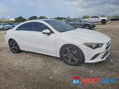 Czwarte zdjęcie samochodu z boku: 2020 MERCEDES-BENZ CLA 250 VIN:WDD5J4GB6LN064090 - miniatura