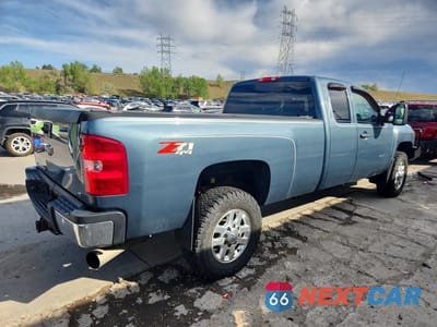 Trzecie zdjęcie samochodu z tyłu: 2011 CHEVROLET SILVERADO K2500 HEAVY DUTY LT VIN:1GC2KXC81BZ295914 - miniatura