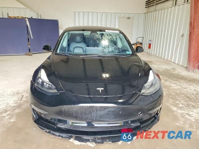 Piąte zdjęcie samochodu w środku: 2022 TESLA MODEL 3 VIN:5YJ3E1EA9NF370569 - miniatura