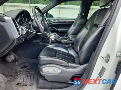 Zdjęcie 7 z 13 samochodu: 2014 PORSCHE CAYENNE VIN:WP1AF2A24ELA36499 - miniatura