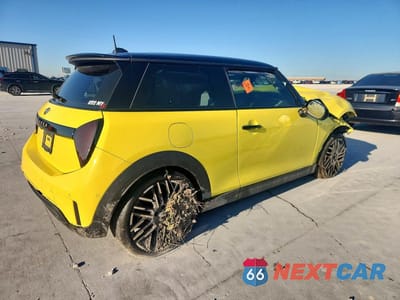 Trzecie zdjęcie samochodu z tyłu: 2025 MINI COOPER S VIN:WMW23GD08S2W26273 - miniatura