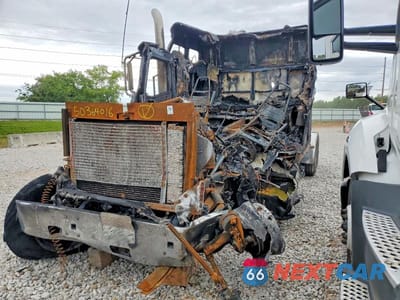 Drugie zdjęcie samochodu z przodu: 2000 INTERNATIONAL 9900I SEMI TRUCK VIN:2HSCHASR7YC084059 - miniatura