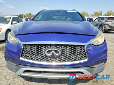 Piąte zdjęcie samochodu w środku: 2017 INFINITI QX30 PREMIUM VIN:SJKCH5CR3HA023563 - miniatura