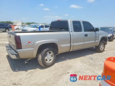 Trzecie zdjęcie samochodu z tyłu: 2001 CHEVROLET SILVERADO K1500 VIN:2GCEK19V811338174 - miniatura