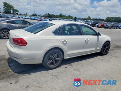 Trzecie zdjęcie samochodu z tyłu: 2014 VOLKSWAGEN PASSAT SE VIN:1VWBN7A38EC015151 - miniatura