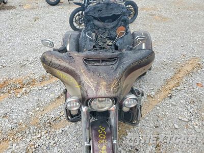 Piąte zdjęcie samochodu w środku: 2018 HARLEY-DAVIDSON FLHTCUTG TRI GLIDE ULTRA VIN:1HD1MAD14JB857654 - miniatura