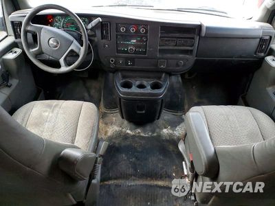 Zdjęcie 8 z 13 samochodu: 2017 GMC SAVANA G2500 VIN:1GTW7BFF5H1161799 - miniatura