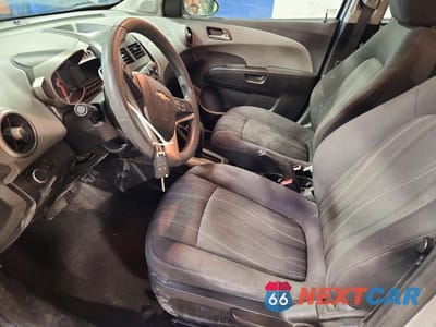 Zdjęcie 7 z 12 samochodu: 2015 CHEVROLET SONIC LT VIN:1G1JC5SGXF4201322 - miniatura