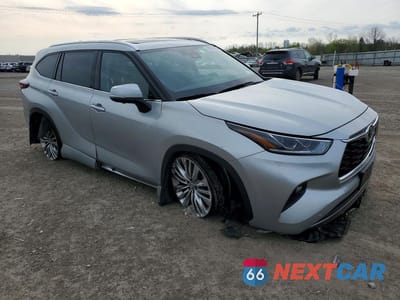 Czwarte zdjęcie samochodu z boku: 2024 TOYOTA HIGHLANDER PLATINUM VIN:5TDKDRBH7RS542582 - miniatura