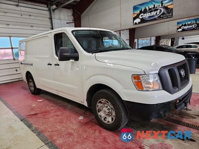Czwarte zdjęcie samochodu z boku: 2018 NISSAN NV 2500 HD SV VIN:1N6BF0KYXJN805936 - miniatura