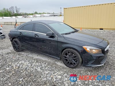 Czwarte zdjęcie samochodu z boku: 2018 MERCEDES-BENZ CLA 250 VIN:WDDSJ4EB1JN622673 - miniatura