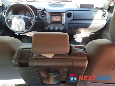 Zdjęcie 8 z 12 samochodu: 2016 TOYOTA TUNDRA SR VIN:5TFCY5F11GX019791 - miniatura