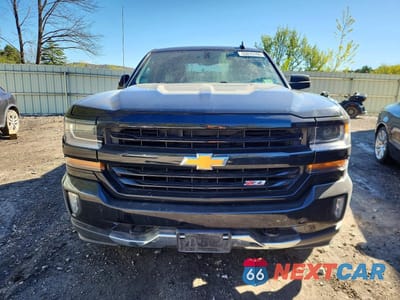 Piąte zdjęcie samochodu w środku: 2017 CHEVROLET SILVERADO K1500 LT VIN:1GCVKREC2HZ157527 - miniatura