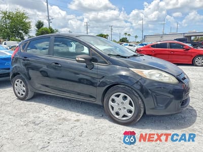 Czwarte zdjęcie samochodu z boku: 2013 FORD FIESTA SE VIN:3FADP4EJ2DM109994 - miniatura