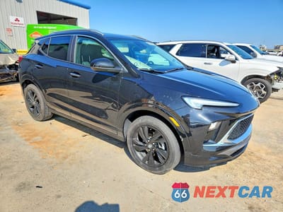 Czwarte zdjęcie samochodu z boku: 2024 BUICK ENCORE GX SPORT TOURING VIN:KL4AMDSL6RB013919 - miniatura