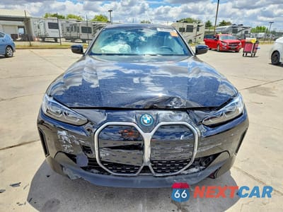 Piąte zdjęcie samochodu w środku: 2024 BMW I4 EDRIVE 35 VIN:WBY43AW07RFS74584 - miniatura