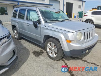 Czwarte zdjęcie samochodu z boku: 2013 JEEP PATRIOT LATITUDE VIN:1C4NJPFA2DD141274 - miniatura