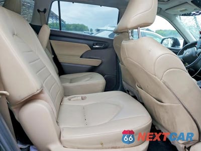 Zdjęcie 10 z 12 samochodu: 2022 TOYOTA HIGHLANDER XLE VIN:5TDHZRBH2NS578170 - miniatura