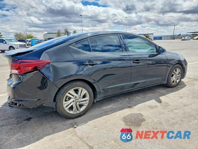 Trzecie zdjęcie samochodu z tyłu: 2019 HYUNDAI ELANTRA SEL VIN:5NPD84LF2KH463944 - miniatura