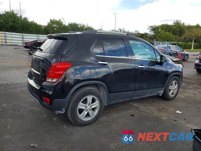 Trzecie zdjęcie samochodu z tyłu: 2020 CHEVROLET TRAX 1LT VIN:KL7CJLSB2LB079266 - miniatura