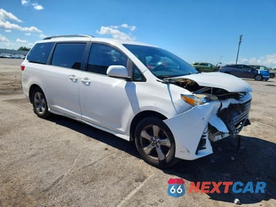 Czwarte zdjęcie samochodu z boku: 2018 TOYOTA SIENNA LE VIN:5TDKZ3DC2JS963677 - miniatura
