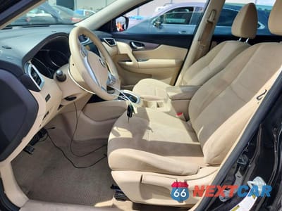 Zdjęcie 7 z 13 samochodu: 2015 NISSAN ROGUE S VIN:KNMAT2MT7FP517954 - miniatura