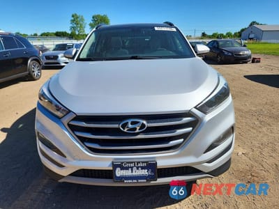 Piąte zdjęcie samochodu w środku: 2018 HYUNDAI TUCSON VALUE VIN:KM8J33A23JU699644 - miniatura