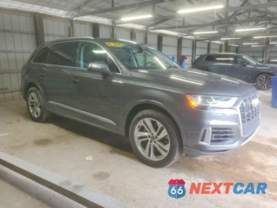 Czwarte zdjęcie samochodu z boku: 2022 AUDI Q7 PREMIUM PLUS VIN:WA1LXBF7XND020176 - miniatura