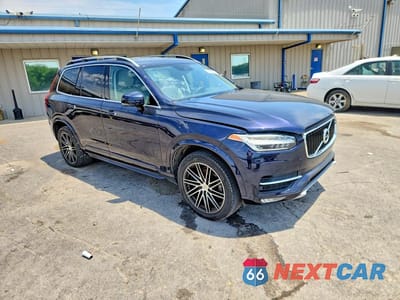 Czwarte zdjęcie samochodu z boku: 2016 VOLVO XC90 T6 VIN:YV4A22PK0G1021711 - miniatura
