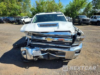 Piąte zdjęcie samochodu w środku: 2017 CHEVROLET SILVERADO K3500 LTZ VIN:1GC4K0CYXHF131894 - miniatura