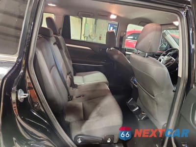 Zdjęcie 11 z 13 samochodu: 2016 TOYOTA HIGHLANDER LE VIN:5TDBKRFH3GS228666 - miniatura