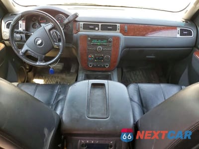 Zdjęcie 8 z 13 samochodu: 2010 CHEVROLET SUBURBAN K1500 LT VIN:1GNUKJE31AR140776 - miniatura