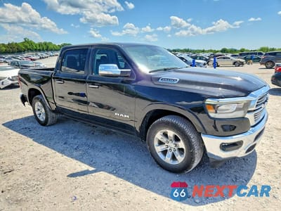 Czwarte zdjęcie samochodu z boku: 2021 RAM 1500 LARAMIE VIN:1C6SRFJT1MN751280 - miniatura