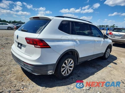 Trzecie zdjęcie samochodu z tyłu: 2019 VOLKSWAGEN TIGUAN S VIN:3VV0B7AX5KM046441 - miniatura