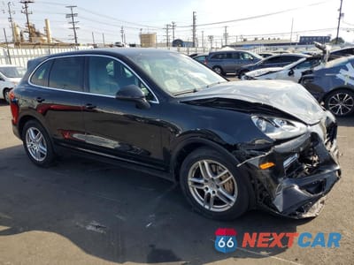 Czwarte zdjęcie samochodu z boku: 2017 PORSCHE CAYENNE S VIN:WP1AB2A20HLA50223 - miniatura
