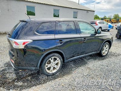 Trzecie zdjęcie samochodu z tyłu: 2015 MITSUBISHI OUTLANDER SE VIN:JA4AZ3A33FZ013120 - miniatura