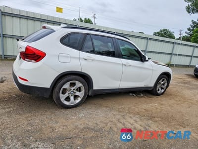 Trzecie zdjęcie samochodu z tyłu: 2015 BMW X1 SDRIVE28I VIN:WBAVM1C57FVZ93805 - miniatura