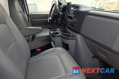 Piąte zdjęcie samochodu w środku: 2023 FORD ECONOLINE E350 SUPER DUTY CUTAWAY VAN VIN:1FDWE3FK6PDD14711 - miniatura