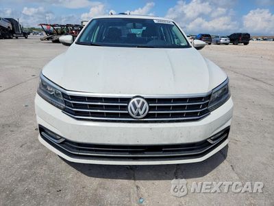 Piąte zdjęcie samochodu w środku: 2016 VOLKSWAGEN PASSAT SE VIN:1VWBT7A35GC027928 - miniatura