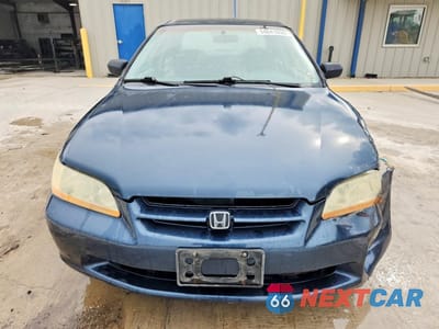 Piąte zdjęcie samochodu w środku: 1998 HONDA ACCORD DX VIN:1HGCF8641WA021111 - miniatura