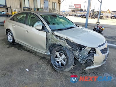 Czwarte zdjęcie samochodu z boku: 2014 CHEVROLET CRUZE LT VIN:1G1PC5SB4E7268509 - miniatura
