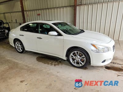 Czwarte zdjęcie samochodu z boku: 2013 NISSAN MAXIMA 3.5 S VIN:1N4AA5AP4DC846023 - miniatura