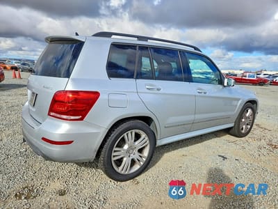 Trzecie zdjęcie samochodu z tyłu: 2015 MERCEDES-BENZ GLK 350 4MATIC VIN:WDCGG8JBXFG417869 - miniatura