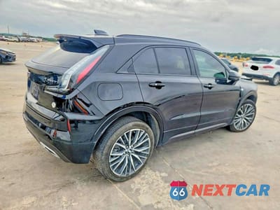 Trzecie zdjęcie samochodu z tyłu: 2024 CADILLAC XT4 SPORT VIN:1GYFZER43RF241123 - miniatura