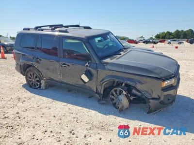 Czwarte zdjęcie samochodu z boku: 2024 TOYOTA LAND CRUISER BASE VIN:JTEABFAJ9R5006867 - miniatura