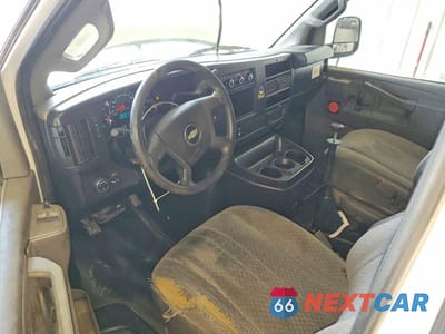 Zdjęcie 8 z 13 samochodu: 2019 CHEVROLET EXPRESS 2500 CARGO DELIVERY VAN VIN:1GCWGAF19K1236669 - miniatura